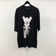 Load image into Gallery viewer, 20ss Owen seak Men T Shirt 100%Cotton Gothic Style Men's Clothing Oversized Tops Tees Hip Hop Summer Women Black White T Shirt
